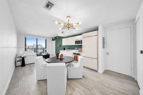 Condominio en venta en Miami, Florida, 1 dormitorio, 68.56 m2 № 2034662 - foto 2