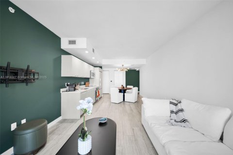 Condominio en venta en Miami, Florida, 1 dormitorio, 68.56 m2 № 2034662 - foto 9