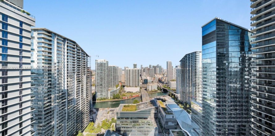 Condominio en Miami, Florida, 1 dormitorio  № 2034662