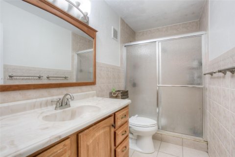 Townhouse in Hialeah, Florida 2 bedrooms, 136.38 sq.m. № 1841352 - photo 11