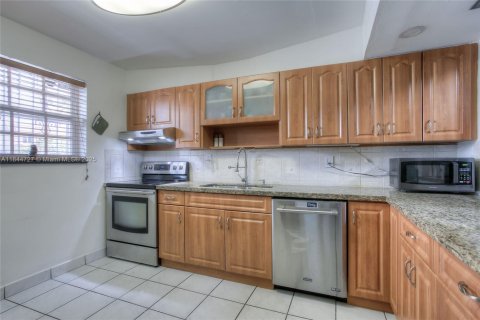 Townhouse in Hialeah, Florida 2 bedrooms, 136.38 sq.m. № 1841352 - photo 3