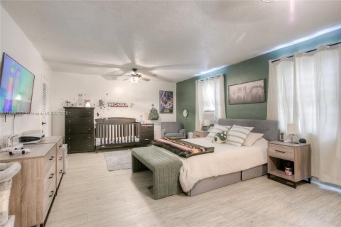 Townhouse in Hialeah, Florida 2 bedrooms, 136.38 sq.m. № 1841352 - photo 12
