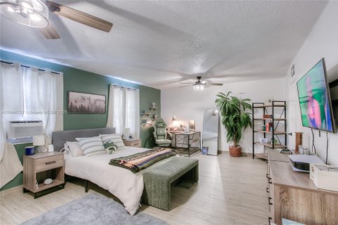 Townhouse in Hialeah, Florida 2 bedrooms, 136.38 sq.m. № 1841352 - photo 13