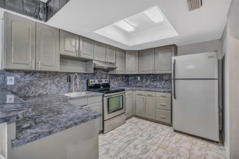 Condominio en venta en Tamarac, Florida, 4 dormitorios, 173.26 m2 № 1892788 - foto 1