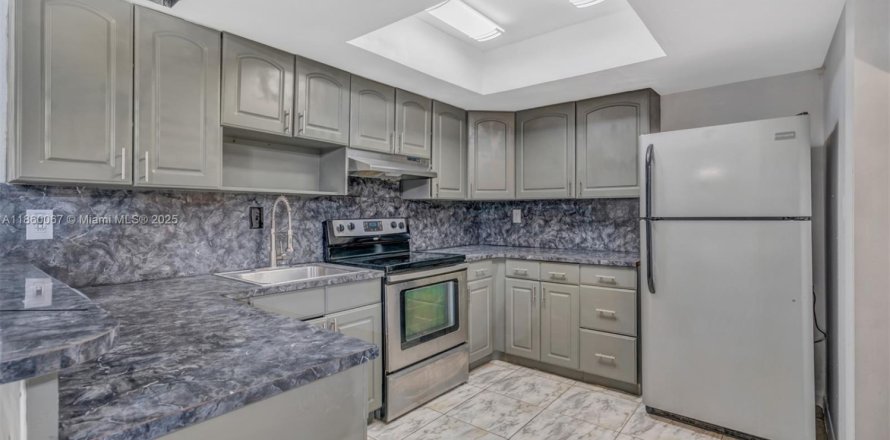 Condominio en Tamarac, Florida, 4 dormitorios  № 1892788