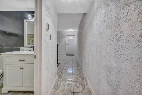 Condominio en venta en Tamarac, Florida, 4 dormitorios, 173.26 m2 № 1892788 - foto 9