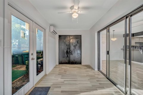 Condominio en venta en Tamarac, Florida, 4 dormitorios, 173.26 m2 № 1892788 - foto 7