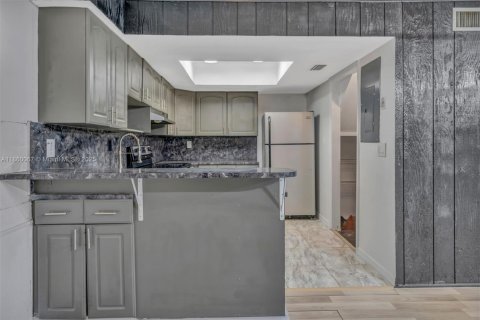 Condominio en venta en Tamarac, Florida, 4 dormitorios, 173.26 m2 № 1892788 - foto 2