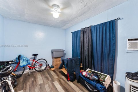 Commercial property in Miami Springs, Florida № 1928065 - photo 21