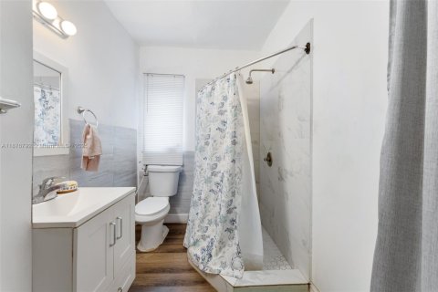 Commercial property in Miami Springs, Florida № 1928065 - photo 20