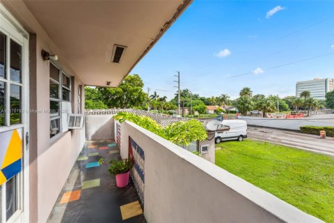 Commercial property in Miami Springs, Florida № 1928065 - photo 5