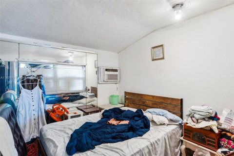 Commercial property in Miami Springs, Florida № 1928065 - photo 24