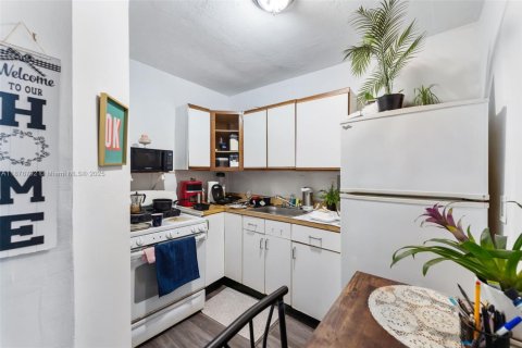 Commercial property in Miami Springs, Florida № 1928065 - photo 16