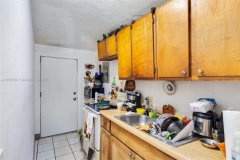 Commercial property in Miami Springs, Florida № 1928065 - photo 25