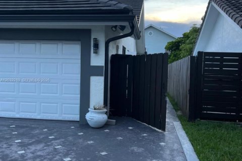 House in Miami, Florida 1 bedroom, 180.79 sq.m. № 2087288