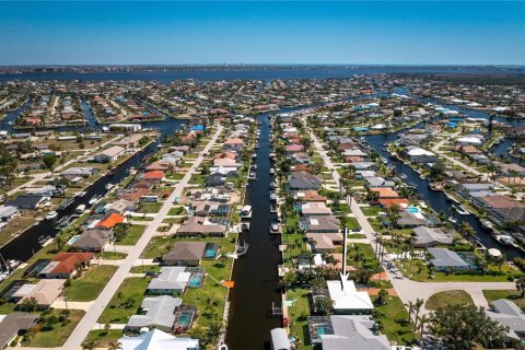 Villa ou maison à Cape Coral, Floride 3 chambres, 127.28 m2 № 2114341