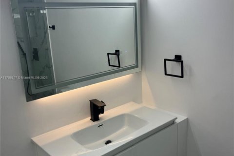 Condominio en alquiler en Miami Beach, Florida, 2 dormitorios, 110.27 m2 № 1697758 - foto 4