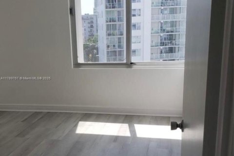 Condominio en alquiler en Miami Beach, Florida, 2 dormitorios, 110.27 m2 № 1697758 - foto 20