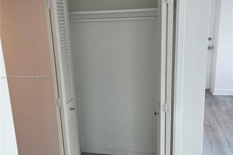 Condominio en alquiler en Miami Beach, Florida, 2 dormitorios, 110.27 m2 № 1697758 - foto 2