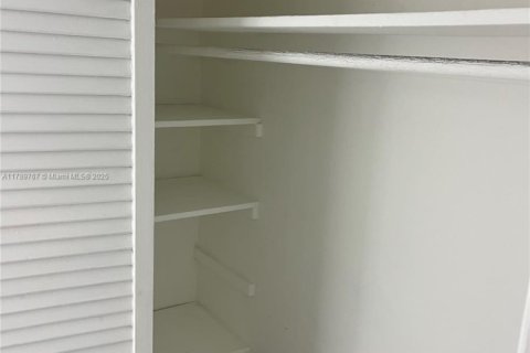 Condominio en alquiler en Miami Beach, Florida, 2 dormitorios, 110.27 m2 № 1697758 - foto 6