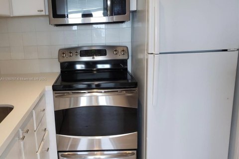 Condominio en alquiler en Miami Beach, Florida, 2 dormitorios, 110.27 m2 № 1697758 - foto 22