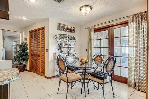 House in Valrico, Florida 3 bedrooms, 171.4 sq.m. № 1904936 - photo 10