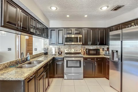 House in Valrico, Florida 3 bedrooms, 171.4 sq.m. № 1904936 - photo 7