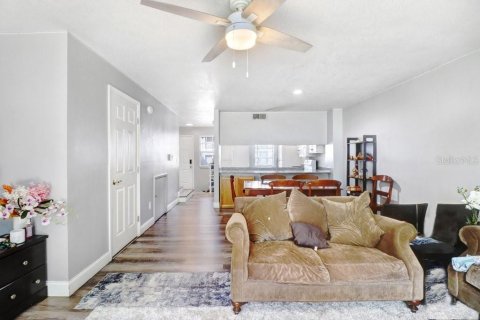 Condo in Tampa, Florida, 3 bedrooms  № 2379169 - photo 10