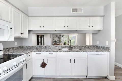 Condo in Tampa, Florida, 3 bedrooms  № 2379169 - photo 5