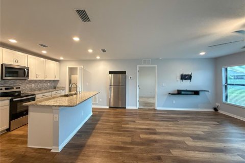 House in Cape Coral, Florida 3 bedrooms, 106.19 sq.m. № 2092953 - photo 5