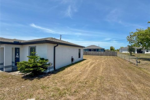 House in Cape Coral, Florida 3 bedrooms, 106.19 sq.m. № 2092953 - photo 21