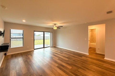 House in Cape Coral, Florida 3 bedrooms, 106.19 sq.m. № 2092953 - photo 8