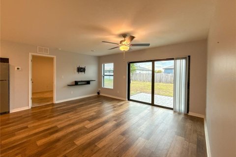 House in Cape Coral, Florida 3 bedrooms, 106.19 sq.m. № 2092953 - photo 7