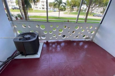 Снять в аренду квартиру в Норт-Майами-Бич, Флорида 1 спальня, 60.94м2, № 2045918 - фото 12