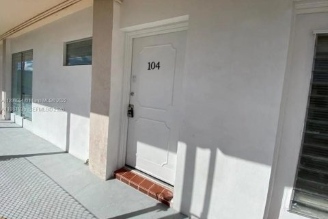 Снять в аренду квартиру в Норт-Майами-Бич, Флорида 1 спальня, 60.94м2, № 2045918 - фото 3