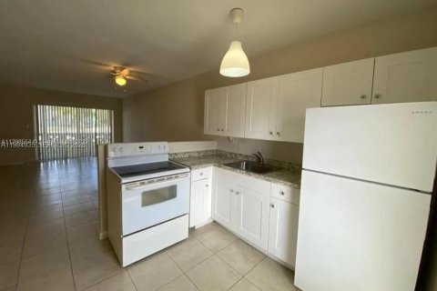 Снять в аренду квартиру в Норт-Майами-Бич, Флорида 1 спальня, 60.94м2, № 2045918 - фото 4