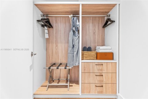 Condominio en venta en Miami Beach, Florida, 3 dormitorios, 180.51 m2 № 2029113 - foto 11