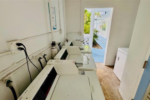 Condo in Bay Harbor Islands, Florida, 1 bedroom  № 2170888 - photo 22