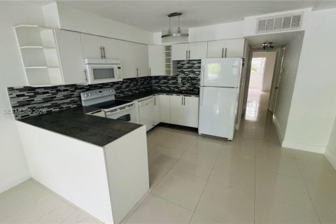 Condo in Bay Harbor Islands, Florida, 1 bedroom  № 2170888 - photo 3