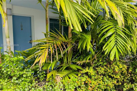 Condo in Bay Harbor Islands, Florida, 1 bedroom  № 2170888 - photo 16