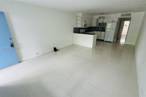 Condo in Bay Harbor Islands, Florida, 1 bedroom  № 2170888 - photo 4