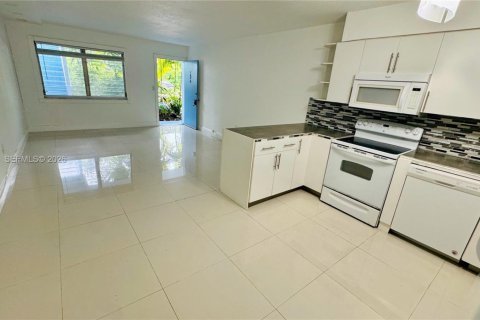 Condo in Bay Harbor Islands, Florida, 1 bedroom  № 2170888 - photo 5