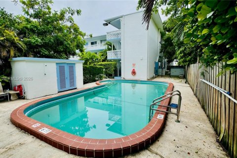 Condo in Bay Harbor Islands, Florida, 1 bedroom  № 2170888 - photo 13