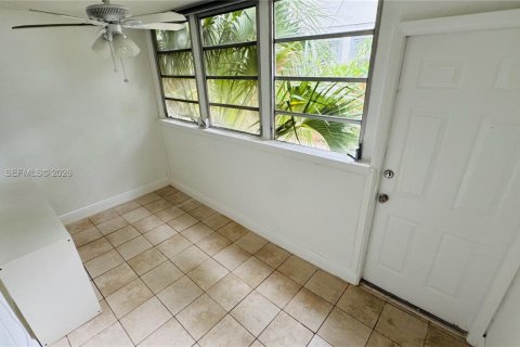 Condo in Bay Harbor Islands, Florida, 1 bedroom  № 2170888 - photo 12