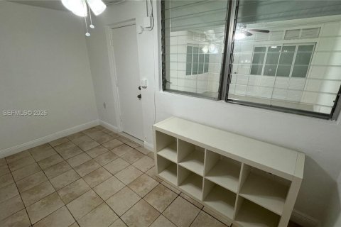 Condo in Bay Harbor Islands, Florida, 1 bedroom  № 2170888 - photo 11