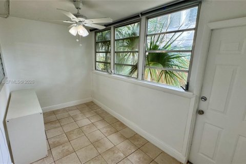Condo in Bay Harbor Islands, Florida, 1 bedroom  № 2170888 - photo 10