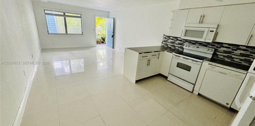 Condo in Bay Harbor Islands, Florida, 1 bedroom  № 2170888