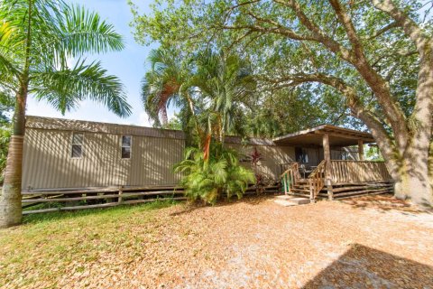 House in Loxahatchee Groves, Florida 2 bedrooms, 236.34 sq.m. № 138724 - photo 1