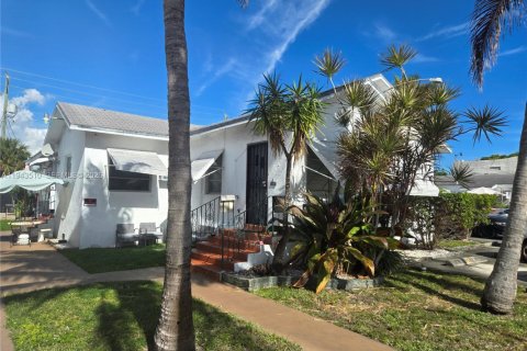 Снять в аренду виллу или дом в Холливуд, Флорида 1 спальня, 737.18м2, № 2000682 - фото 2