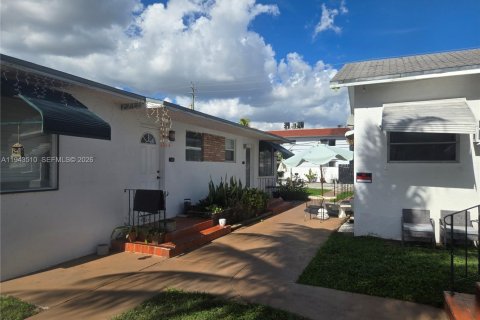 Снять в аренду виллу или дом в Холливуд, Флорида 1 спальня, 737.18м2, № 2000682 - фото 3